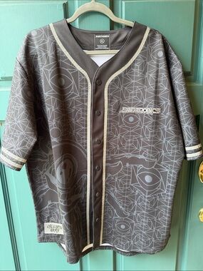Men’s Gray Graphic Baseball Jersey